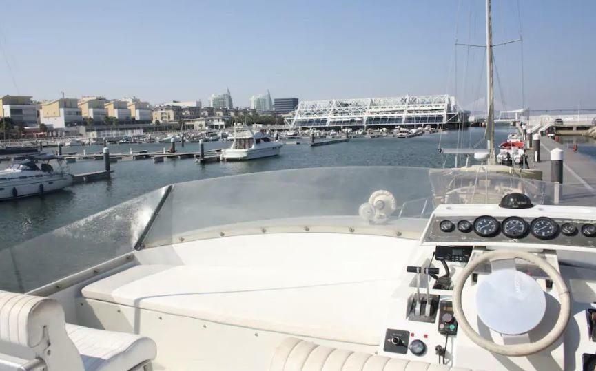 Beautiful And Magnific Yacht Hotel Lisboa Екстериор снимка