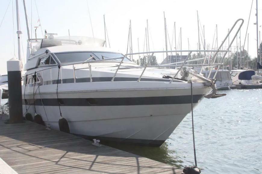 Beautiful And Magnific Yacht Hotel Lisboa Екстериор снимка